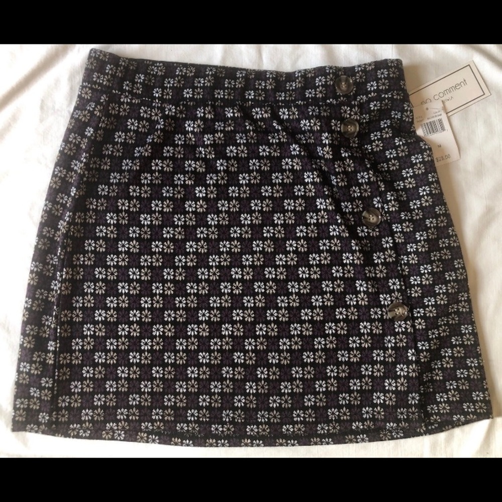 No Comment Jrs M Mini Skirt Stretch Retro Daisy Buttons 27” Elastic Waist NWT